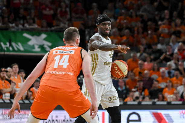 他利用速度 他利用速度