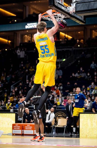 年龄处于当 年龄处于当